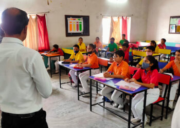 प्राधिकरण सचिव ने किया विद्यालयों का निरीक्षण