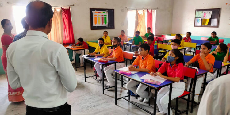 प्राधिकरण सचिव ने किया विद्यालयों का निरीक्षण