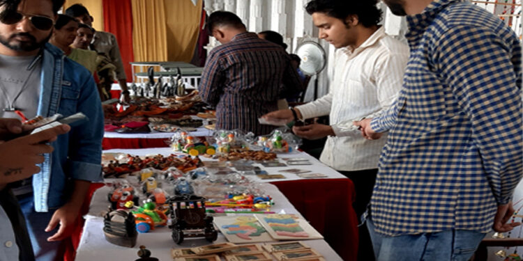 सिटी पेलेस के ‘आर्ट एण्ड क्राफ्ट’ बाजार का समापन