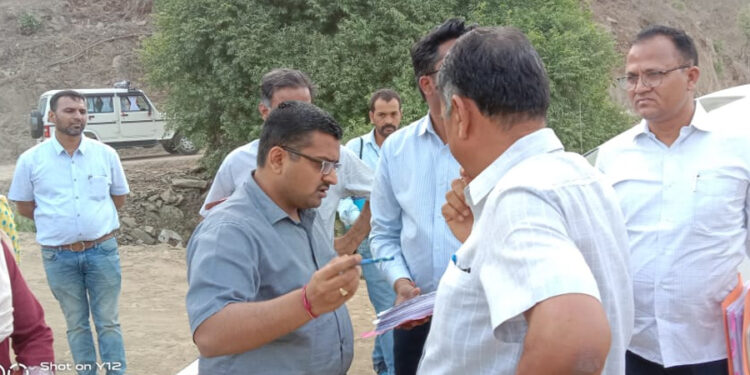 जिला कलक्टर सक्सेना ने किया देलवाडा में मौका मुआयना