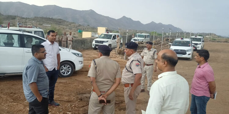 जिला कलक्टर सक्सेना ने आज भी व्यवस्थाओं का लिया जायजा