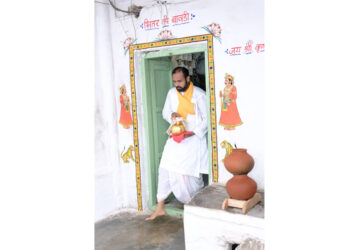 गो. चि.105 श्री विशाल बावा ने श्रीजी प्रभु के ज्येष्ठाभिषेक स्नान के लिए जल भरके किया अधिवासन