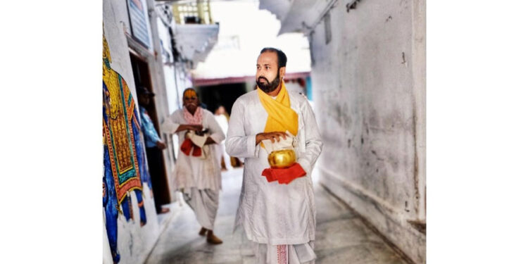 श्रीजी प्रभु एवं श्री लाडले लाल प्रभु का गो.चि. 105 श्री विशाल बावा ने किया जेष्ठा अभिषेक स्नान