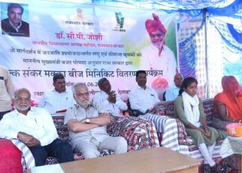 डॉ. सी. पी जोशी ने कालीवास में किये निः शुल्क  बीज किट वितरण