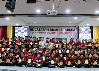 8वीं बोर्ड परीक्षा में उत्कृष्ट प्रदर्शन करने वाले विद्यार्थियों को किया सम्मानित