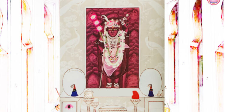 श्रीनाथजी में आज आड़बंद पर चिनमा पाग, कतरा का श्रृंगार, सायं कली के श्रृंगार