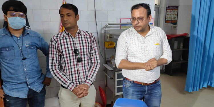 मनीष कुमार वैष्णव द्वारा कमला नेहरू स्वास्थ्य केन्द्र, का निरीक्षण किया गया