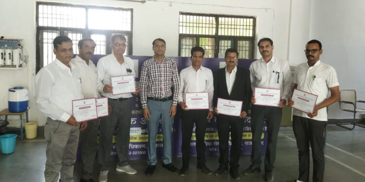 पैनल अधिवक्तागण की बैठक आयोजित, उत्कृष्ट कार्य करने वाले को किया सम्मानित