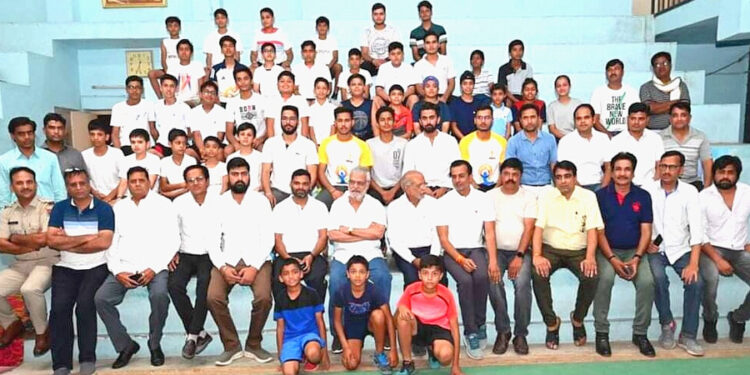 दामोदर लाल स्टेडियम में श्री प्रकाश सनाढ्य मेमोरियल समर-4 स्पोर्ट्स बैडमिंटन कैम्प 2022