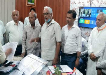 समाज की भूमि पर आयुक्त नगरपालिका ने आपत्ति को सुनकर किया ज्ञापन स्वीकार