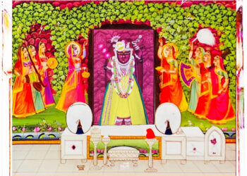 श्रीनाथजी के आज पीले पिछोड़ा पर पगा चन्द्रिका का श्रृंगार