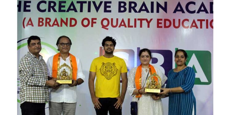 अर्न्तराष्ट्रीय कार्टूनिस्ट सन्तोष कुमार बिसेन ने सीबीए के विद्यार्थियों को किया मार्गदर्शित