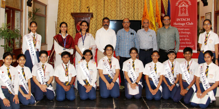 एमएमपीएस के इंटेक हेरिटेज क्लब ने मनाया गुरु पूर्णिमा उत्सव