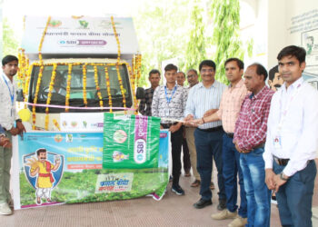 बीमा रथ हरि झण्डी दिखाकर रवाना किया