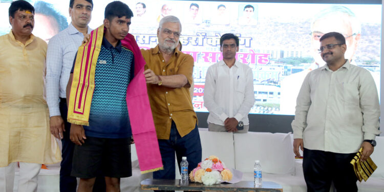 तेज गेंदबाज भरत सिंह ट्रायल के लिए उदयपुर रवाना