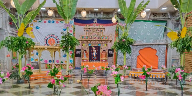 खस के बंगले में विराजे प्रभु द्वारकाधीश