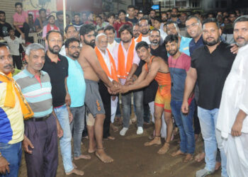 ठाकुरानी तीज पर हुआ भव्य कुश्ती दंगल विजेताओं को दिए पारितोषिक