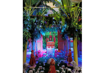 ठकुरानी तीज पर शयन में अरोगा राजभोग, बगीचे में विराजे प्रभु द्वारिकाधीश