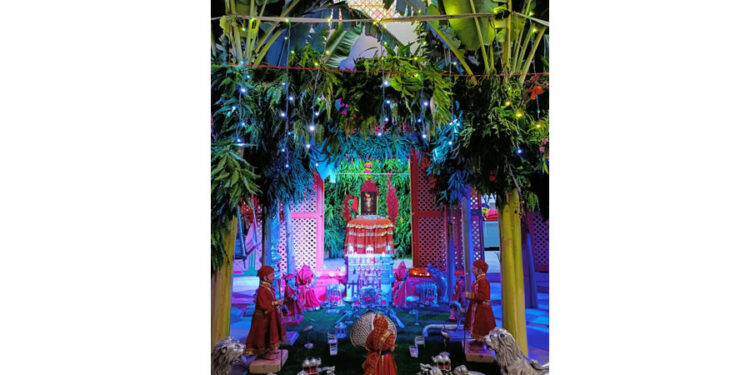 ठकुरानी तीज पर शयन में अरोगा राजभोग, बगीचे में विराजे प्रभु द्वारिकाधीश