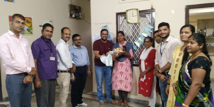 चार माह की मनस्वी बालिका को मिले माता-पिता