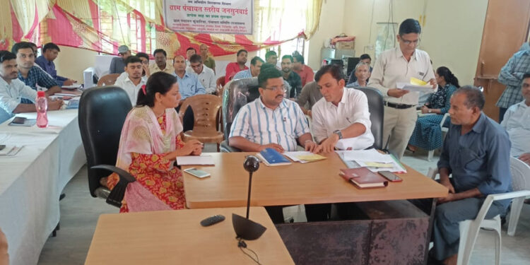 संभागीय आयुक्त भट्ट ने की कुवारिंया में जनसुनवायी