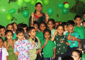 प्रकृति के रंग मे रंगे नन्हे मुन्ने