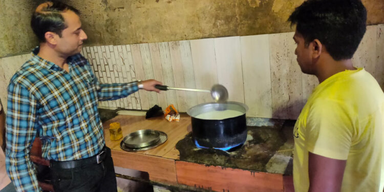 प्राधिकरण सचिव ने कारागृह का निरीक्षण कर बंदियों से किया संवाद