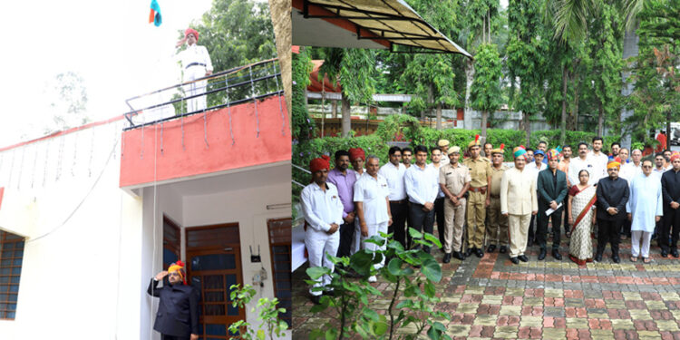 जिला कलेक्ट्रेट कार्यालय पर कलक्टर सक्सेना ने किया ध्वजारोहण