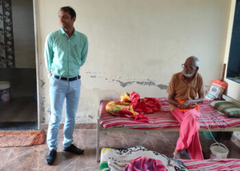 न्यायाधीश ने किया वृद्धाश्रम का औचक निरीक्षण