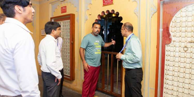 सिटी पैलेस म्युजियम की रात्रिकालीन भव्यता