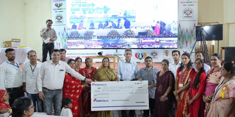 मुख्यमंत्री अशोक गहलोत ने आनलाईन राजीविका महिलाओं से किया संवाद