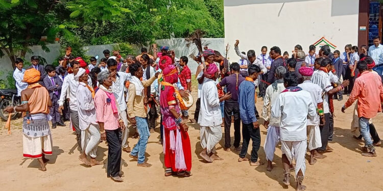 सरदार भगत सिंह शिक्षण संस्थान के प्रांगण मे गवरी लोक नृत्य का आयोजन