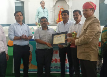 बच्चों के सर्वांगीण विकास के लिये प्रयासरत रहे,  शिक्षक समाज की धुरी- जिला कलक्टर सक्सेना