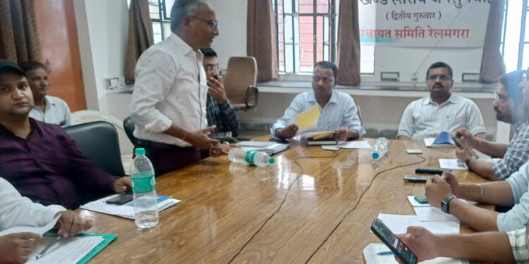 कलक्टर ने रेलमगरा में उपखंड स्तरीय जनसुनवायी में लिया भाग