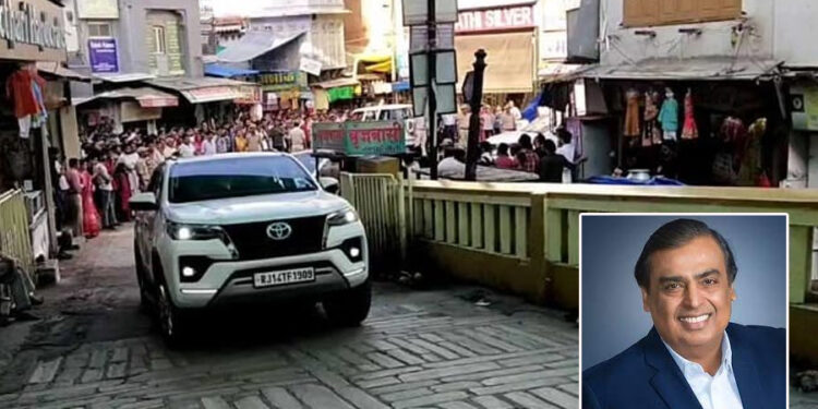 मुकेश अंबानी पहुंचे श्रीजी द्वार श्री विशाल बावा से भेंट कर लिया आशीर्वाद