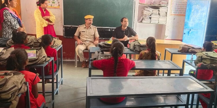 प्राधिकरण सचिव ने किया छात्रावास का निरीक्षण