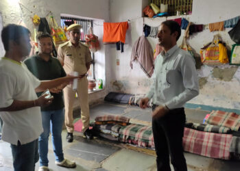 प्राधिकरण सचिव ने बैरको में सफाई व्यवस्था के सुधार के दिये निर्देश