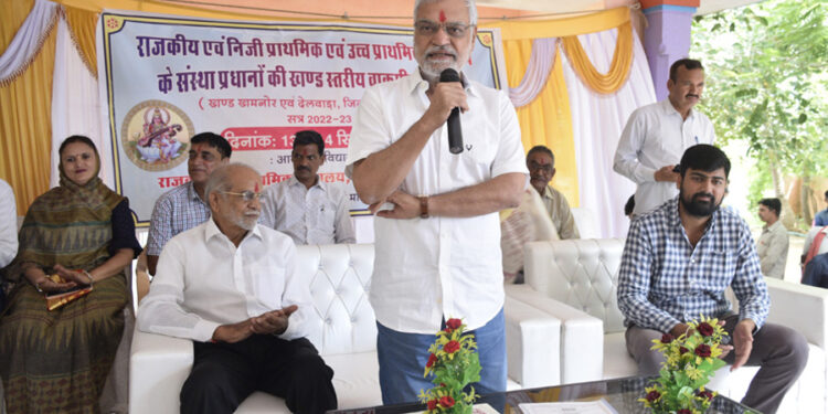 शिक्षक बच्चों के भविष्य निर्माता और पथ पदर्शक-  डॉ. जोशी