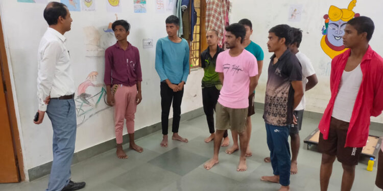 प्राधिकरण सचिव ने बाल संप्रेषण गृह का निरीक्षण किया