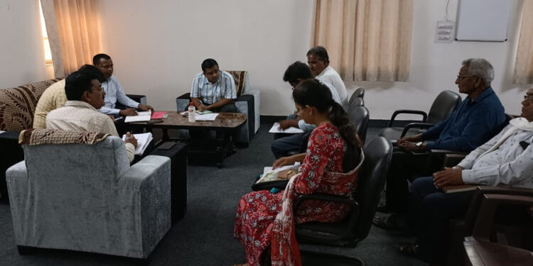 जिला कलक्टर ने रेलमगरा में ली ब्लाक स्तरीय लंपी सम्बन्धी बैठक