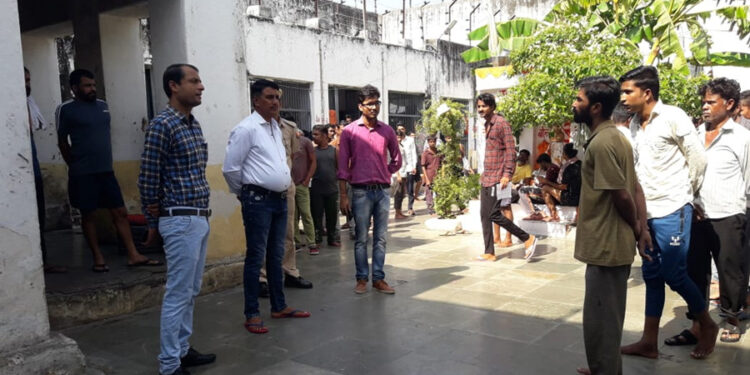 प्राधिकरण सचिव ने जिला कारागृह को किया औचक निरीक्षण