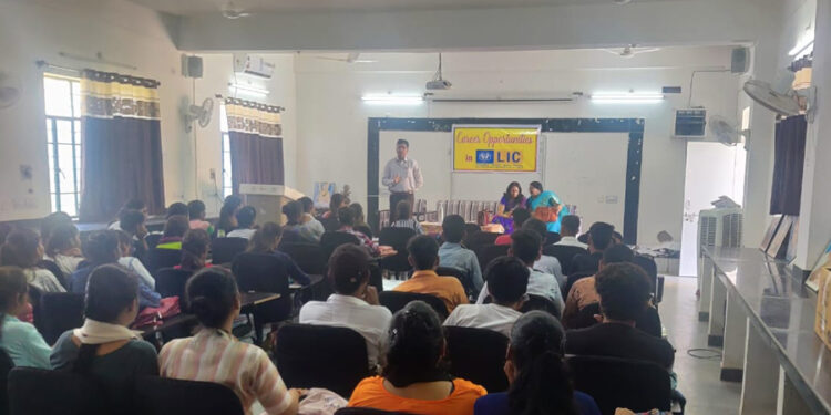 रोजगार के अवसर विषय पर कार्यक्रम का आयोजन