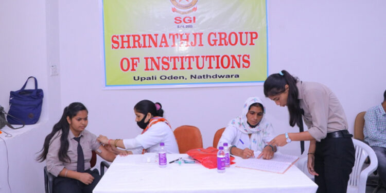 श्रीनाथजी ग्रुप ऑफ इंस्टीट्यूशंस में एक दिवसीय टीकाकरण शिविर