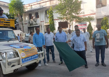 नीलाभ सक्सेना ने जागरूकता रथ को हरी झंडी दिखाकर किया रवाना