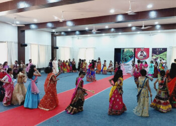 सीबीए में हुए गरबा में  खुब थिरके नन्हें कदम