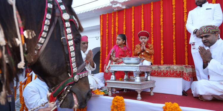 अश्व पूजन की परम्परा का निर्वहन किया- भंवर हरितराज सिंह मेवाड़ ने