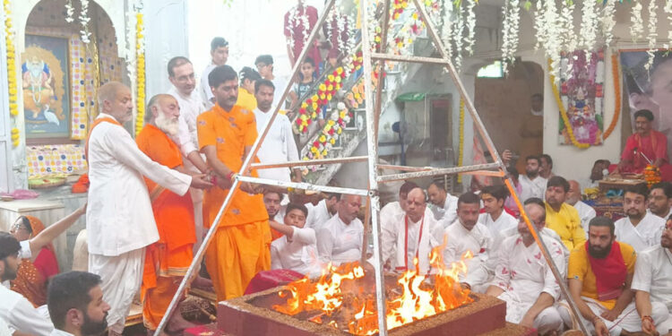 बालाजी महाराज का भव्य हवन तैतीस कोटि देवता की आहुती के साथ  संपन्न