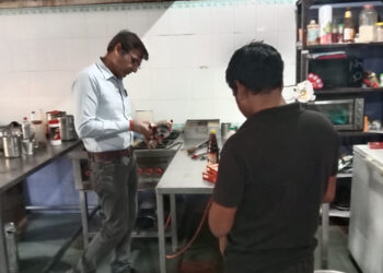 शुद्ध के लिये युद्ध अभियान के तहत कुम्भलगढ़ में दो होटल से लिये सैंपल