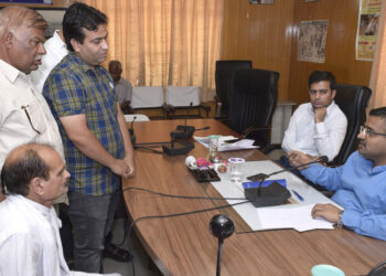 कलक्टर ने सुनी आमजन की समस्या व समस्याओं का निस्तारण करने के दिए निर्देश