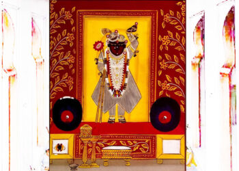 श्रीनाथजी में आज एकादशी के आप (टीकेत) के श्रृंगार